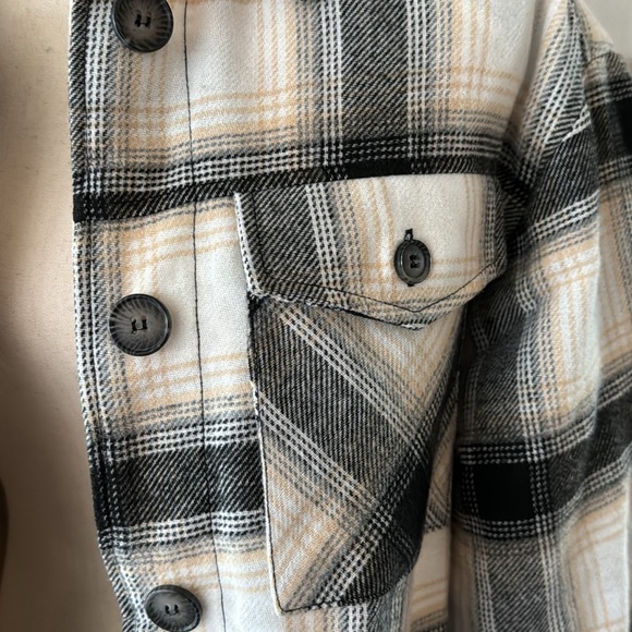 🆕Fur lined plaid oversized shacket - Picture 7 of 10